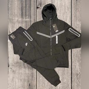 Men's L NIKE Tech